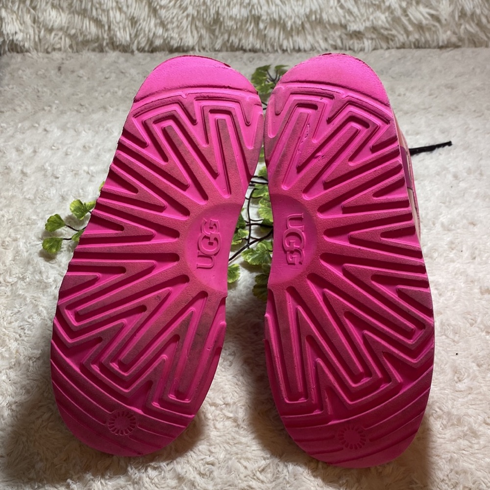 UGG Girls/Woman Boots - Picture 4 of 7